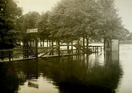 Hochwasser a.d. Badeanstalt_resize.jpg